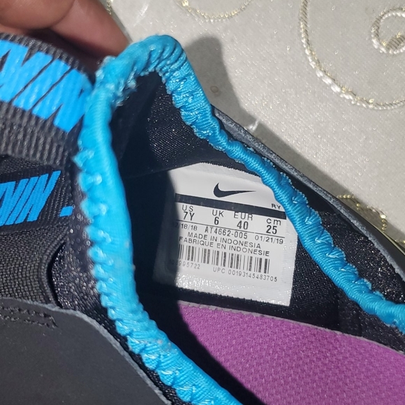 Shoes - Picture 6 of 6